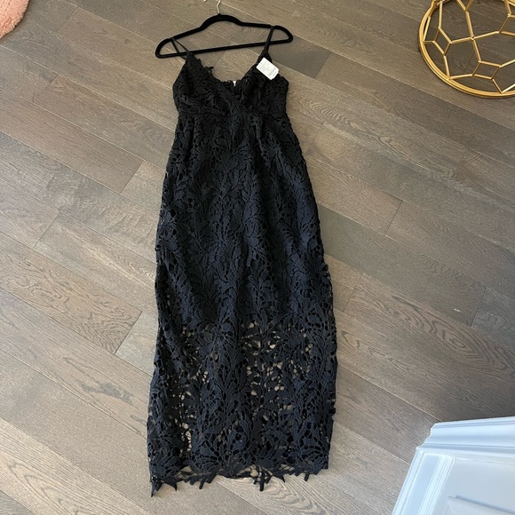 Lock & Key Lace Dress - Picture 9 of 15